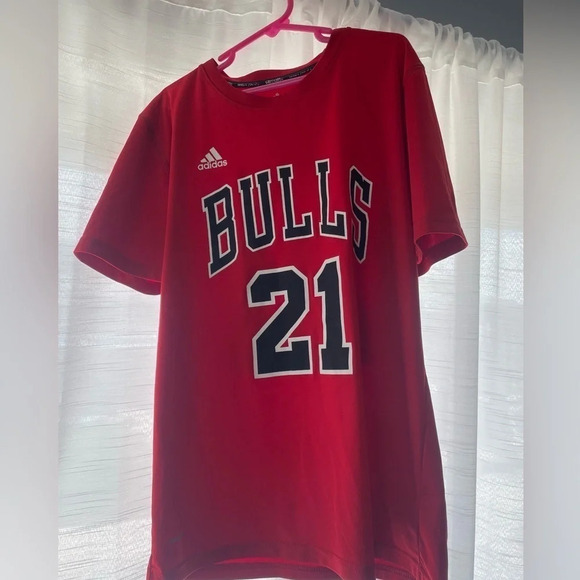 Boys 10/12 Bulls Jimmy Butler Adidas t-shirt - Picture 1 of 4